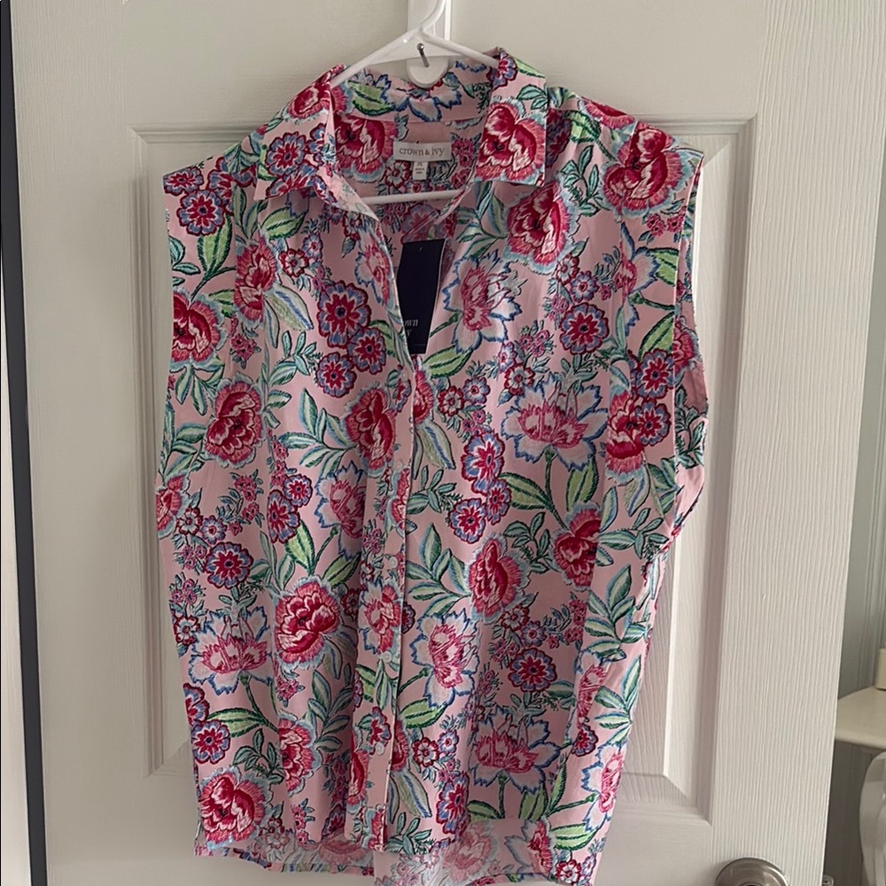 NWT- Crown & Ivy Pink and White Button Down Shirt Collar- petite large